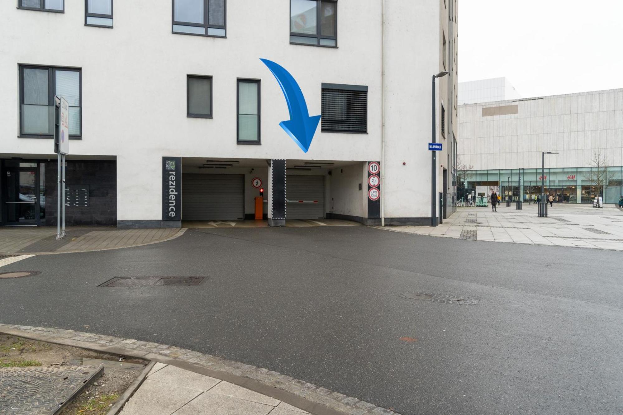 Bnb New Beautiful Apartment In The Center Of Ostrava With Option Garage Parking Extérieur photo