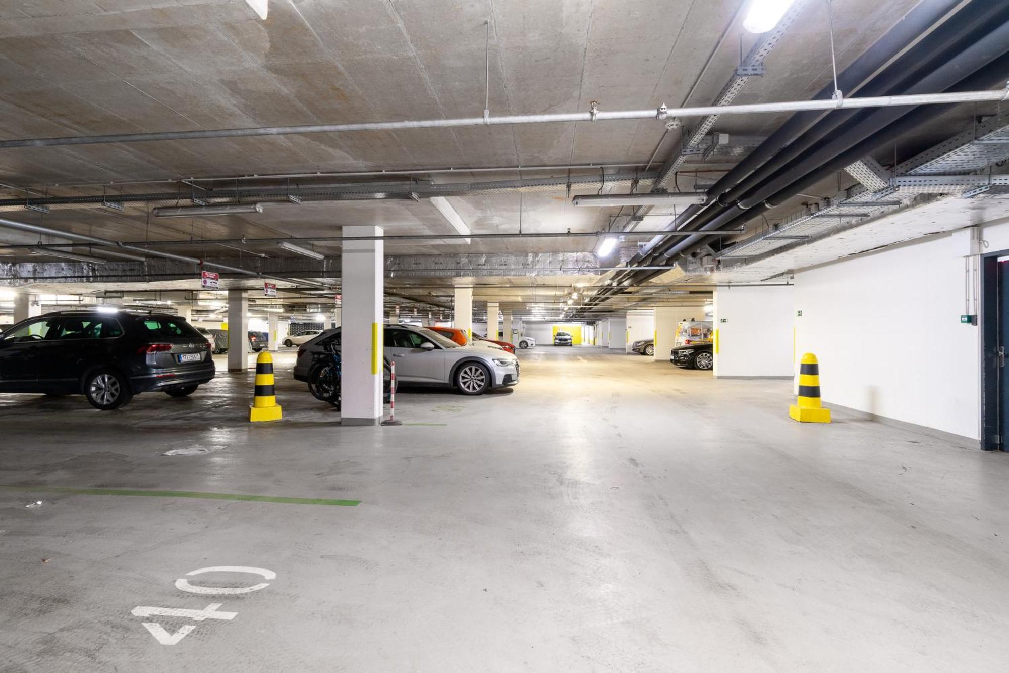 Bnb New Beautiful Apartment In The Center Of Ostrava With Option Garage Parking Extérieur photo